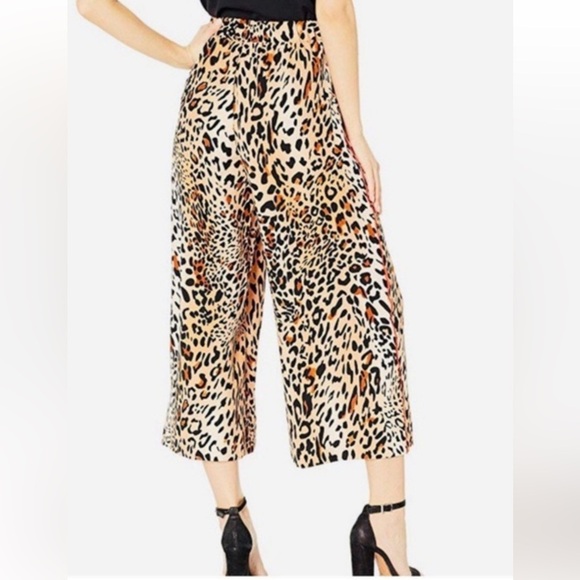 Beige by Eci Chetah Print Cropped Wide Leg Pants Women’s Size M - Picture 1 of 10